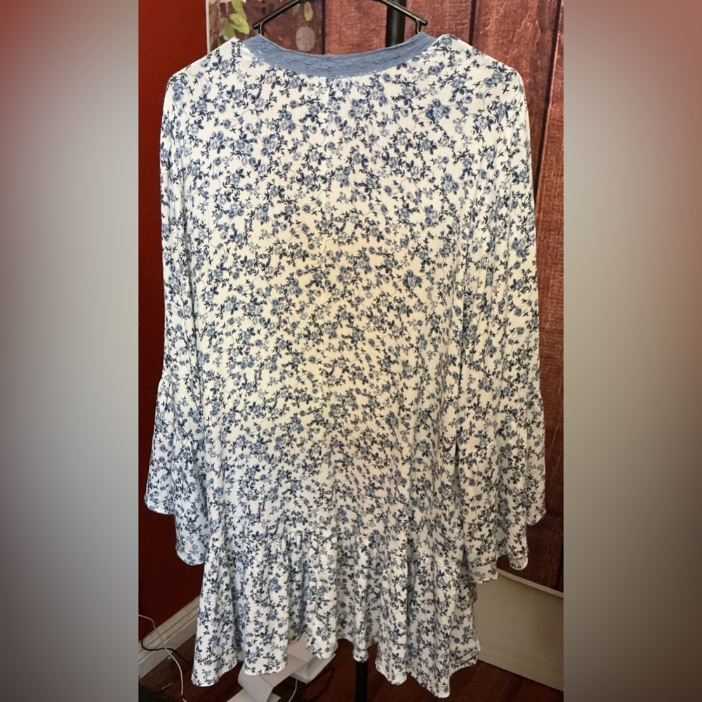 Torrid Blue and White Floral Kimono - Picture 3 of 4